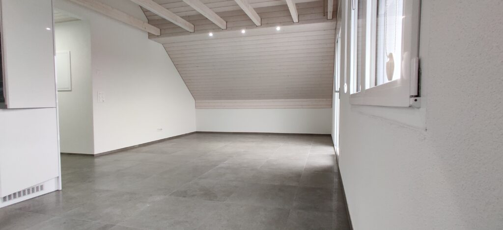 Platten verlegt in der Stube